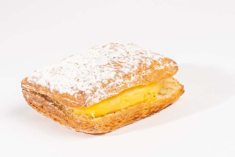 Vierkante cremekoek suiker